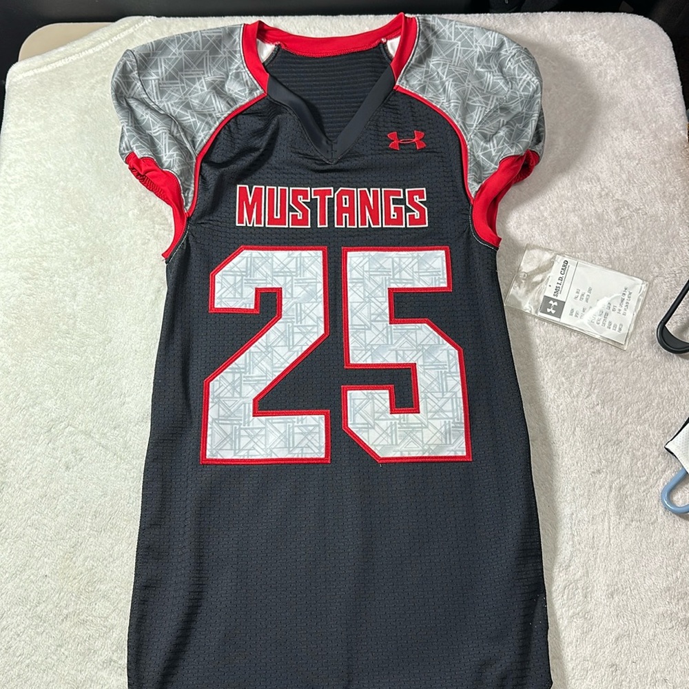 Under Armour Men’s Mustangs Football Jersey Size Medium Black Red White